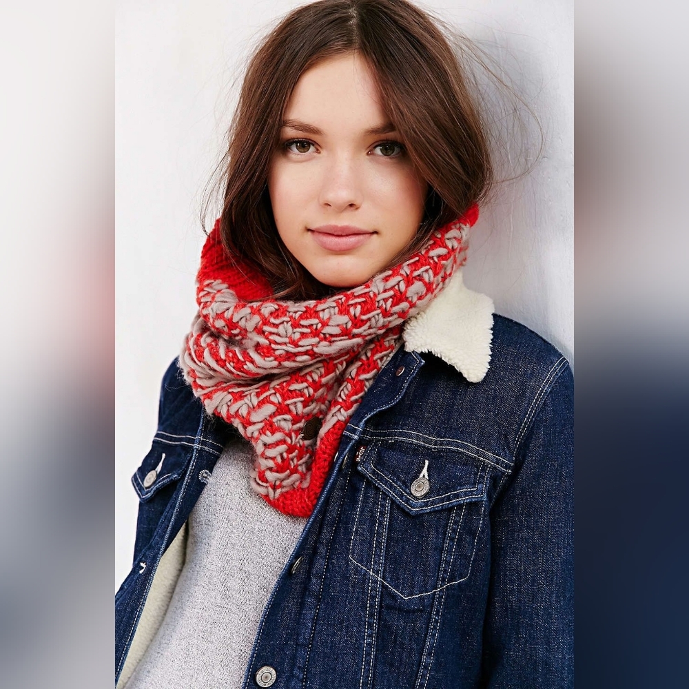 emiLime x UO Slub Knit Snood Scarf - Picture 1 of 9